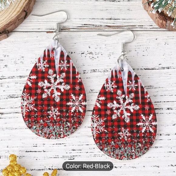 Christmas earrings snowflake plaid Pu leather dangle new e67 - Picture 2 of 3